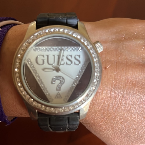 Ladies Guess Woman’s Watch - Picture 4 of 4